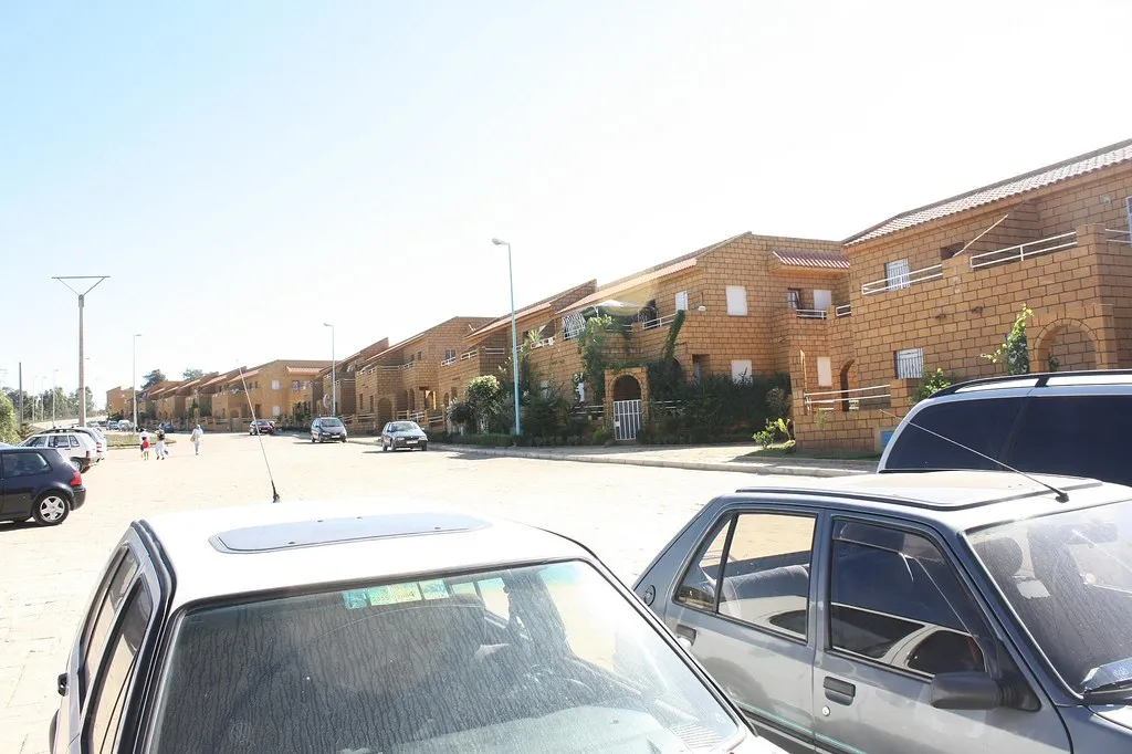Casa en venta o renta en Privada Real de Juriquilla, con casa club, alberca techada y vigilancia las 24 horas